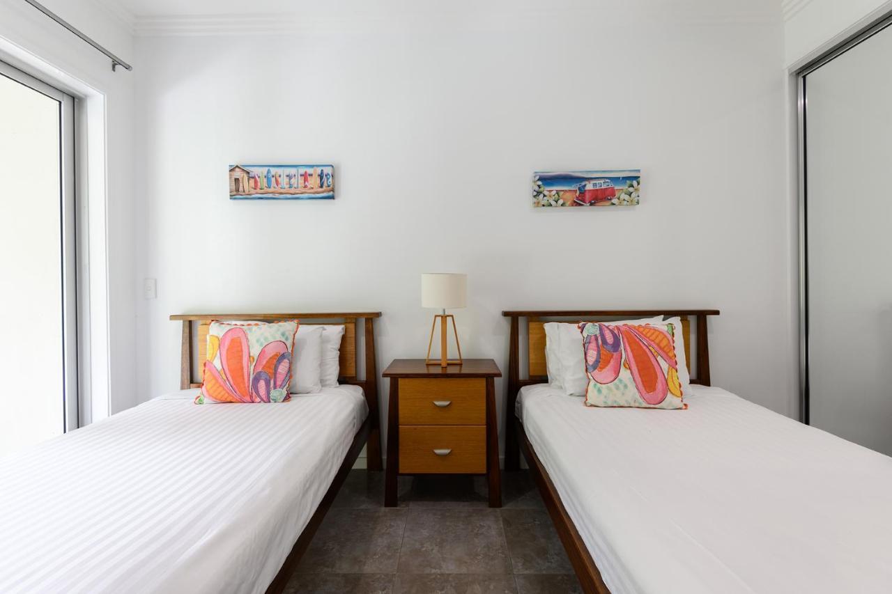 Island Views Beachfront Apartments Палм Коув Екстериор снимка