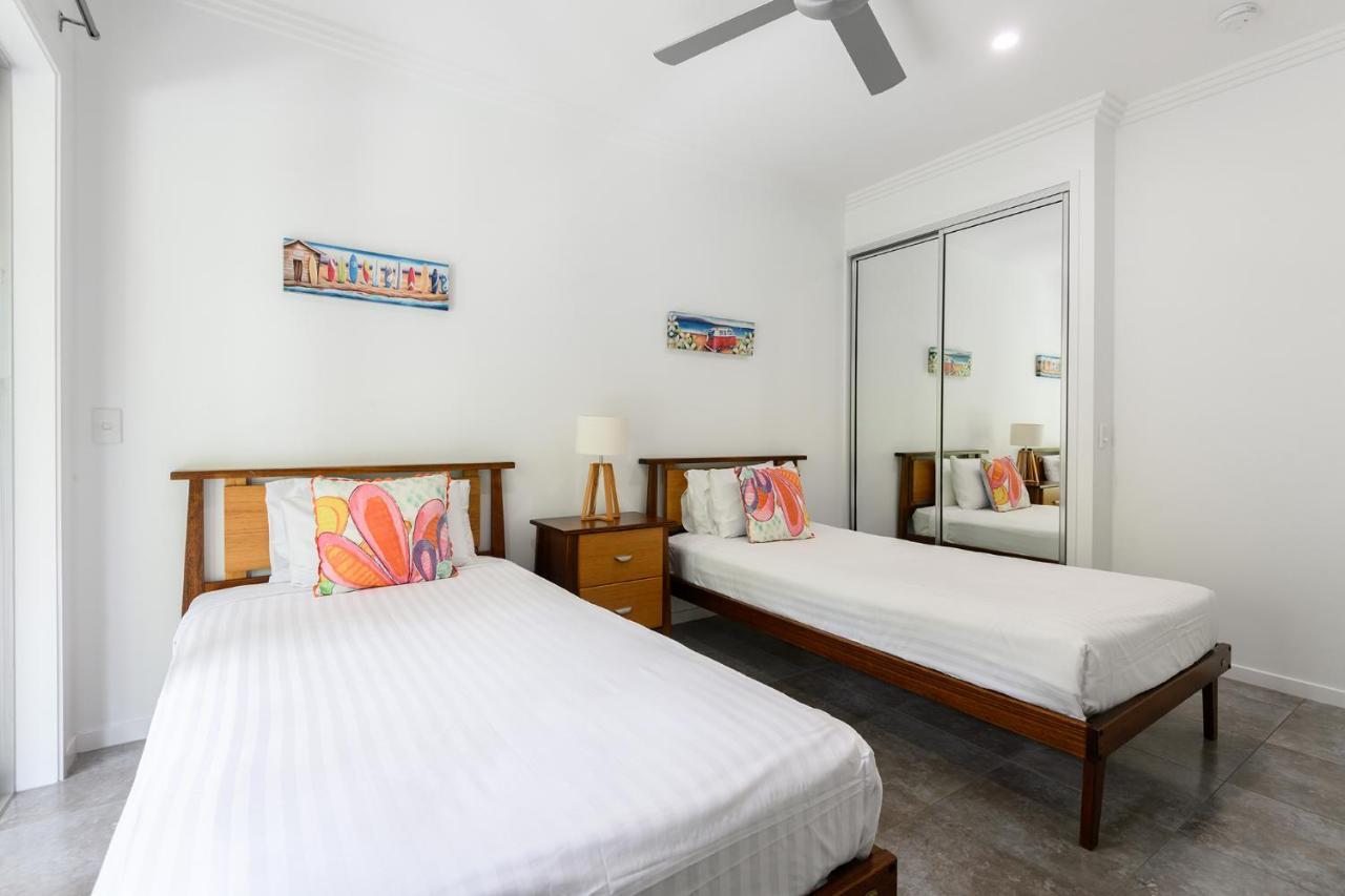Island Views Beachfront Apartments Палм Коув Екстериор снимка