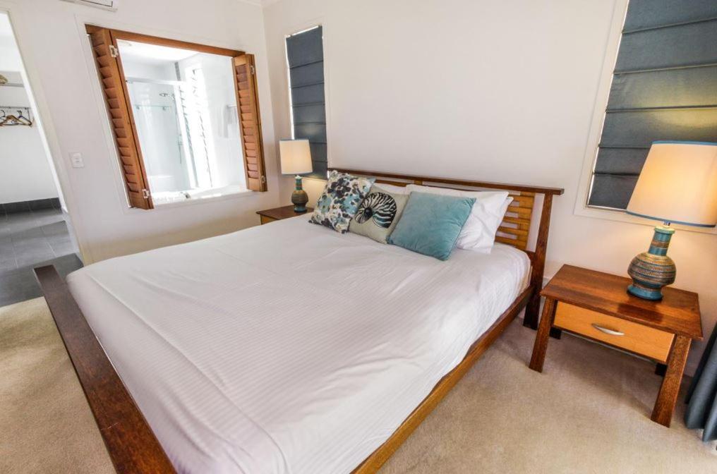 Island Views Beachfront Apartments Палм Коув Екстериор снимка