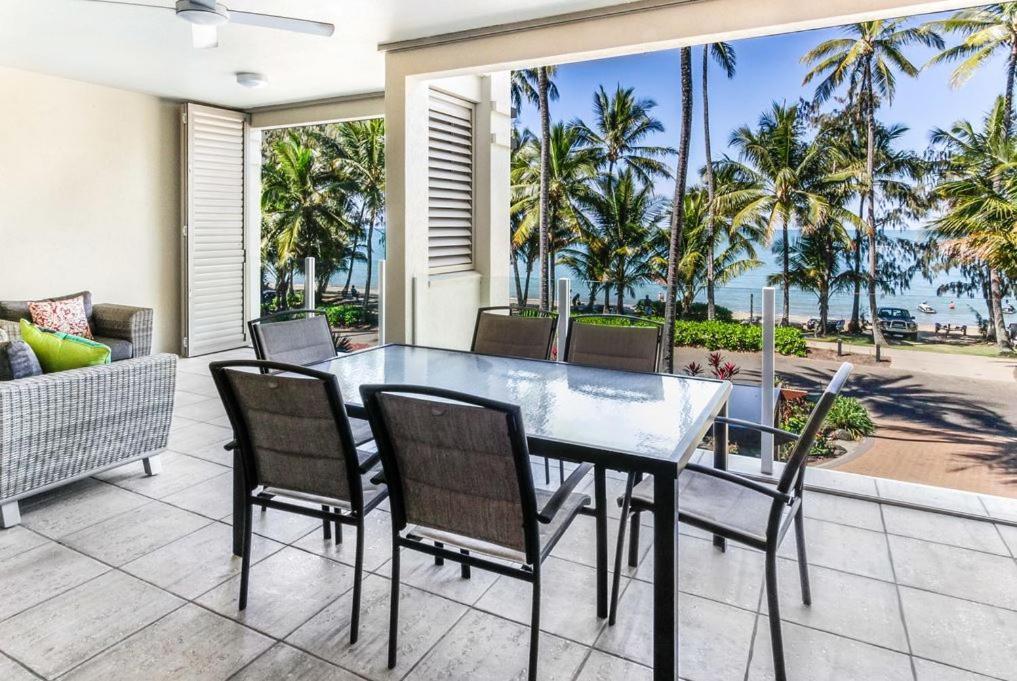 Island Views Beachfront Apartments Палм Коув Екстериор снимка