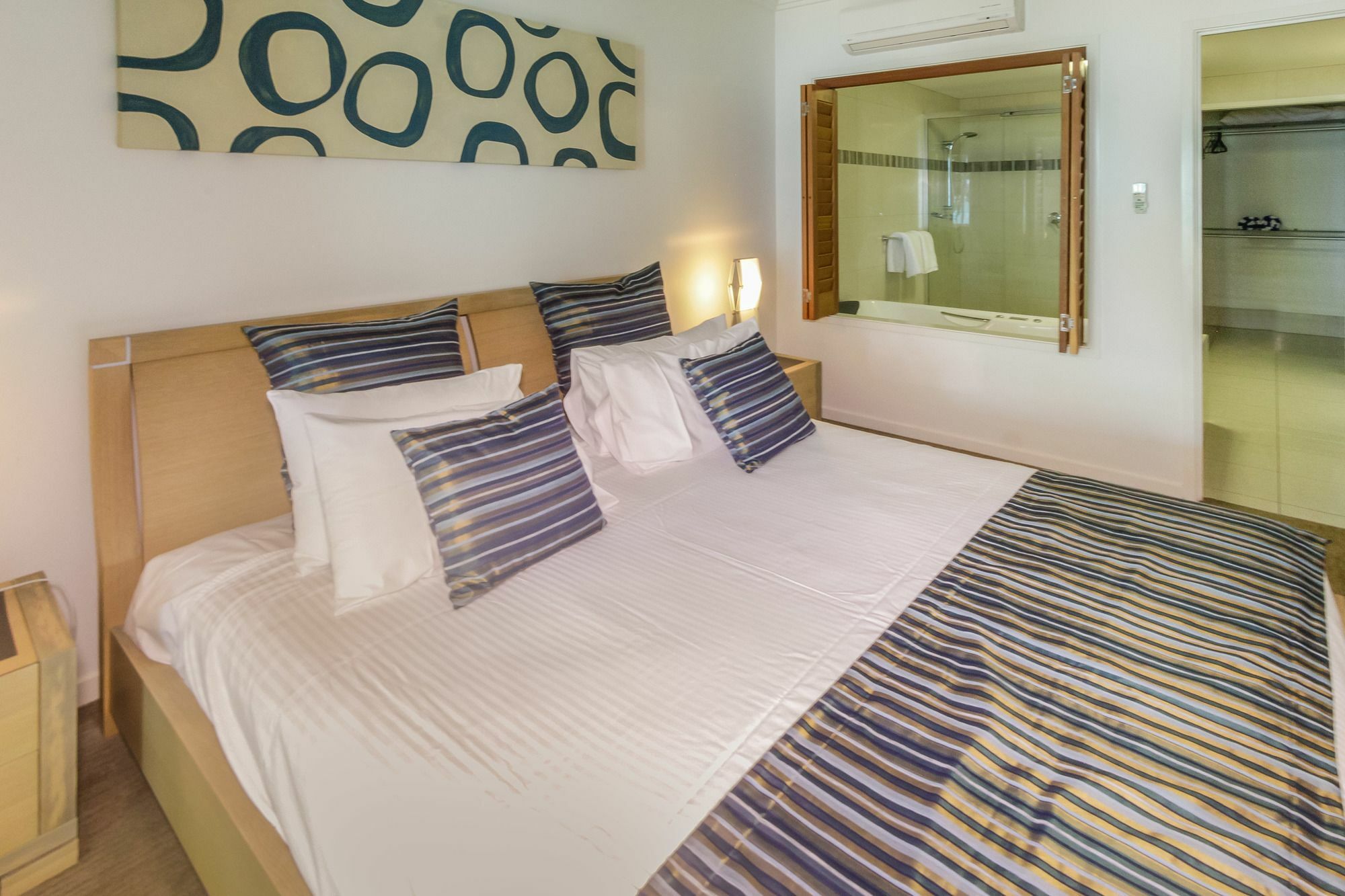 Island Views Beachfront Apartments Палм Коув Екстериор снимка