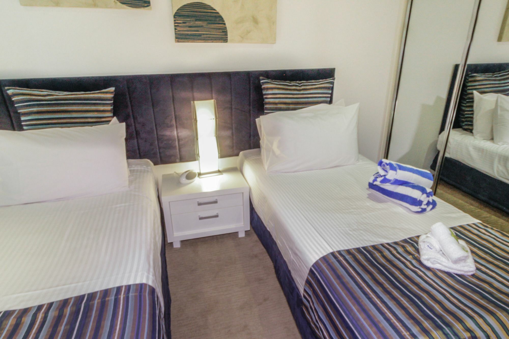 Island Views Beachfront Apartments Палм Коув Екстериор снимка
