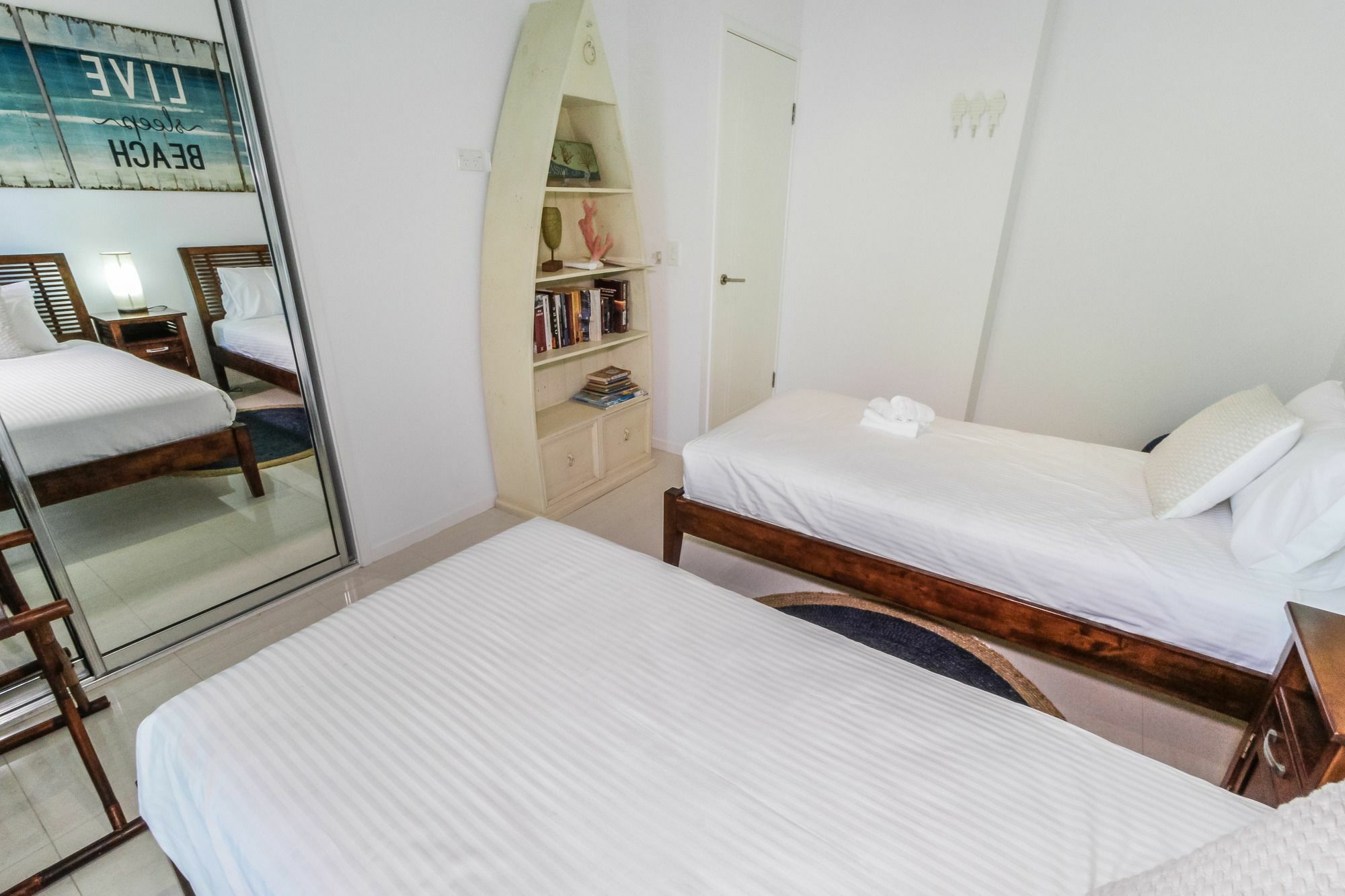 Island Views Beachfront Apartments Палм Коув Екстериор снимка